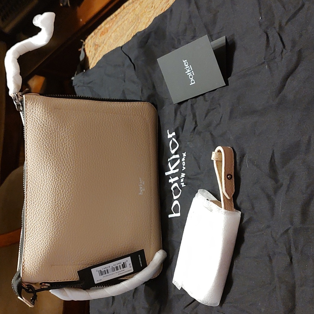 Botkier Warren NWT Crossbody bag w/authenticity card & Dustbag $178 Retail - Picture 2 of 16